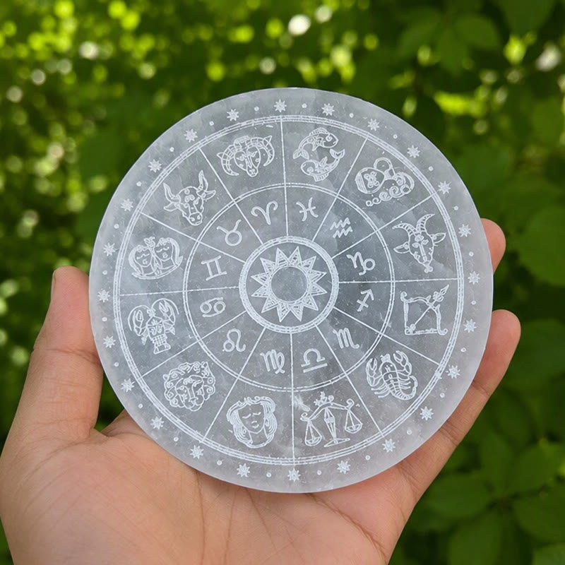 Piastra di ricarica in selenite incisa con ruota zodiacale Olivenorma - image 1