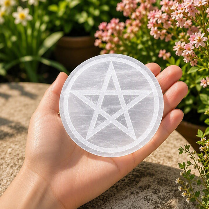 Piastra di ricarica in selenite con pentagramma inciso Olivenorma - image 3