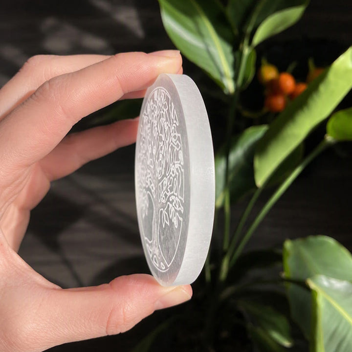Piastra di ricarica in selenite incisa con l'Albero della Vita Olivenorma - image 4