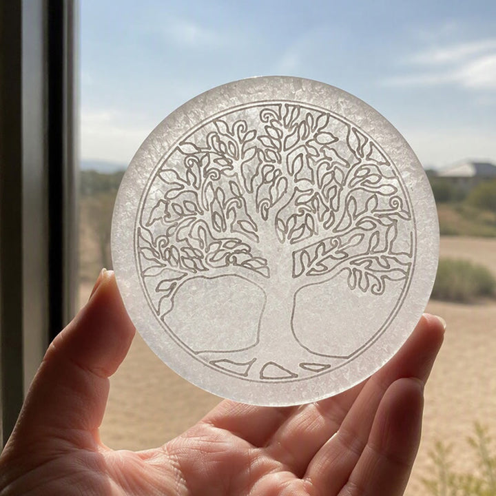 Piastra di ricarica in selenite incisa con l'Albero della Vita Olivenorma - image 2