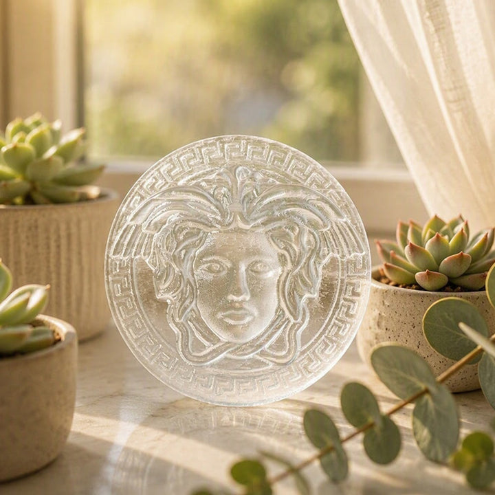 Piastra di ricarica in selenite incisa con testa di Medusa Olivenorma - Medusa - image 0