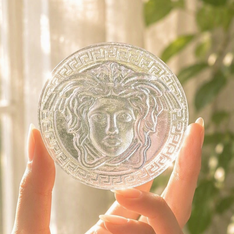 Piastra di ricarica in selenite incisa con testa di Medusa Olivenorma - image 2