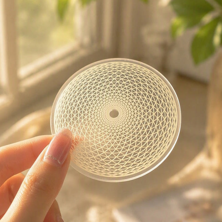 Piastra di ricarica in selenite incisa con motivo a griglia toroidale Olivenorma - image 4