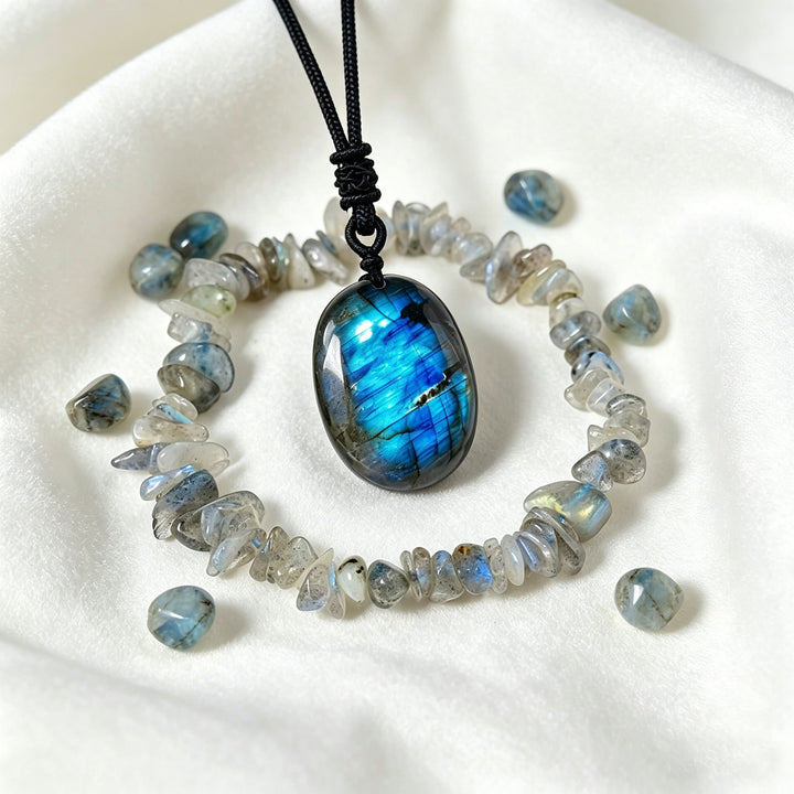 Bracciale Olivenorma con ciondolo a forma di cuore in cristallo e simbolo d'amore - Labradorite a forma libera - image 7
