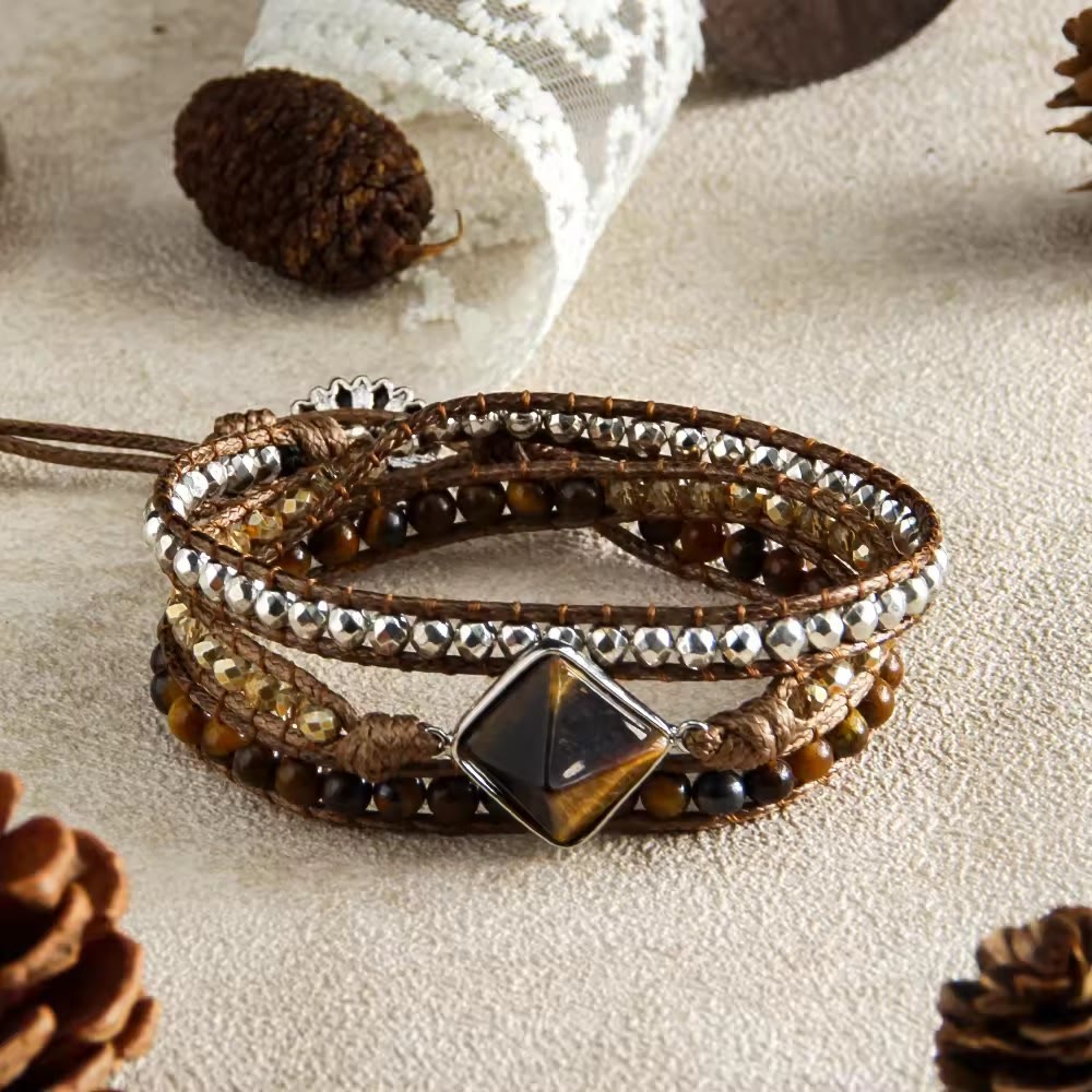 Bracciale avvolgente intrecciato a mano Olivenorma con simbolo energetico e magnete occhio di tigre naturale. - Marrone scuro - image 0