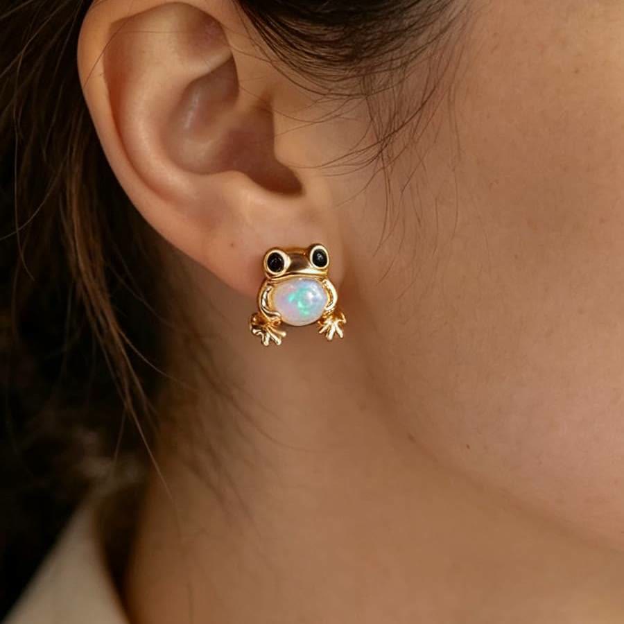 Orecchini a perno Olivenorma Tiny Frog Penguin Swan White Fire Opal con motivo animale, regalo per amanti - image 1