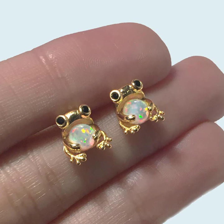 Orecchini a perno Olivenorma Tiny Frog Penguin Swan White Fire Opal con motivo animale, regalo per amanti - image 3