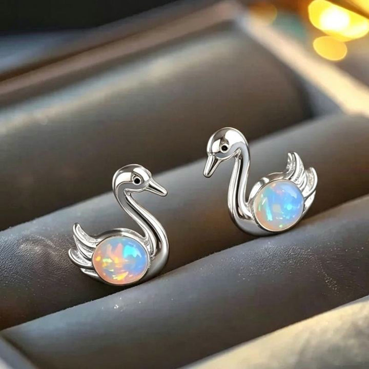 Orecchini a perno Olivenorma Tiny Frog Penguin Swan White Fire Opal con motivo animale, regalo per amanti - Cigno - Argento - image 20