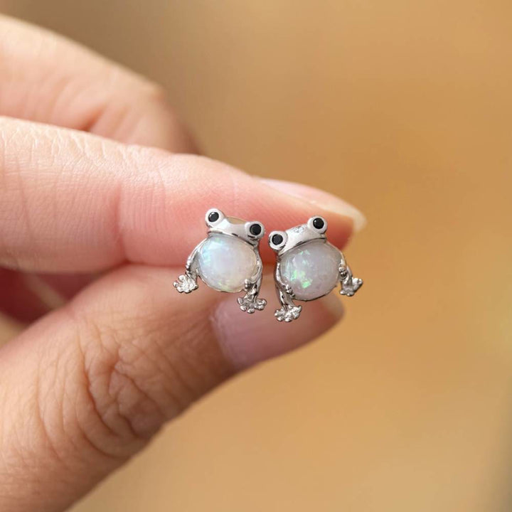 Orecchini a perno Olivenorma Tiny Frog Penguin Swan White Fire Opal con motivo animale, regalo per amanti - Rana - Argento - image 8