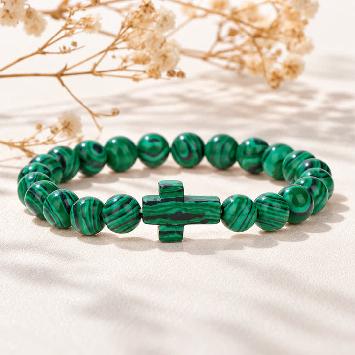 Bracciale Olivenorma con croce in pietre preziose naturali, design minimalista, simbolo di fede. - Malachite verde - image 3
