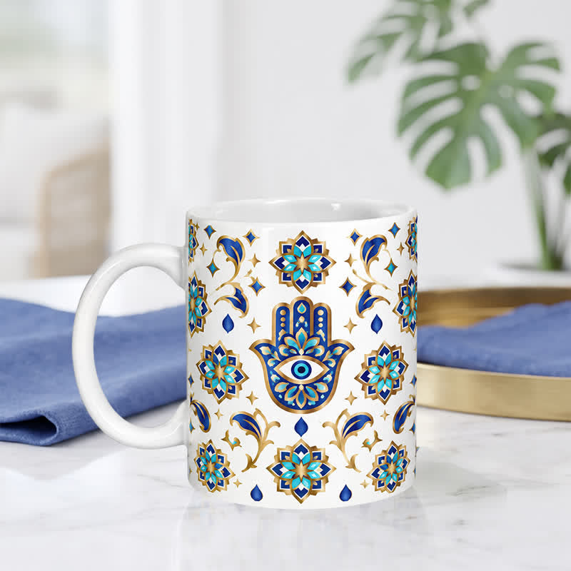 Tazza in ceramica con mano di Hamsa Olivenorma, simbolo di protezione e benedizione contro il malocchio. - image 1
