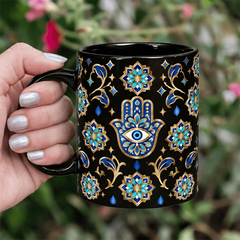 Tazza in ceramica con mano di Hamsa Olivenorma, simbolo di protezione e benedizione contro il malocchio. - Nero - 450 ml / 15 oz - image 5