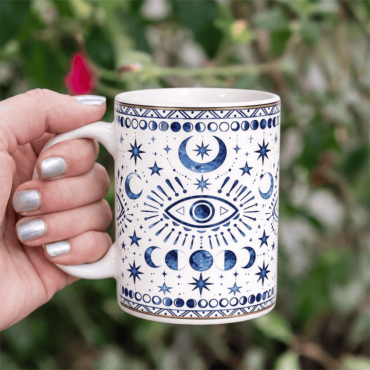 Tazza in ceramica Olivenorma con occhio celeste, fasi lunari e protezione stellare - Bianco - 450 ml / 15 oz - image 5
