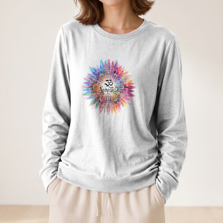 Camicia a maniche lunghe da donna Olivenorma in morbido cotone con stampa artistica Om Namaste Mandala arcobaleno. - image 2