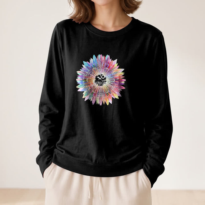 Camicia a maniche lunghe da donna Olivenorma in morbido cotone con stampa artistica Om Namaste Mandala arcobaleno. - image 5