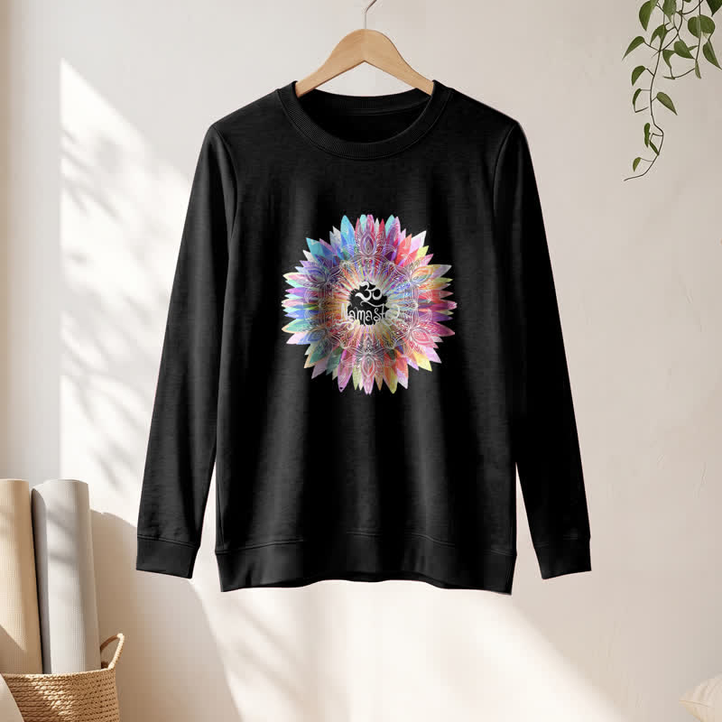 Camicia a maniche lunghe da donna Olivenorma in morbido cotone con stampa artistica Om Namaste Mandala arcobaleno. - image 4