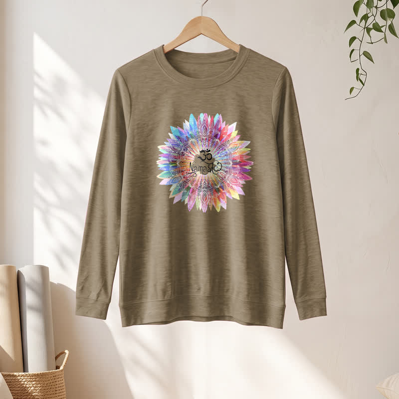 Camicia a maniche lunghe da donna Olivenorma in morbido cotone con stampa artistica Om Namaste Mandala arcobaleno. - image 25