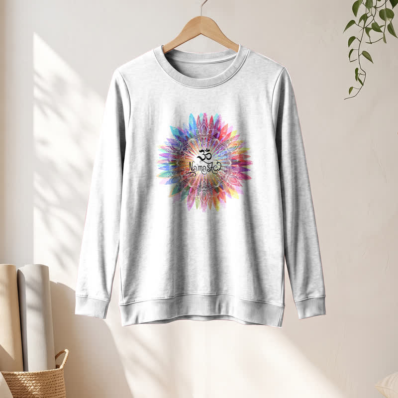 Camicia a maniche lunghe da donna Olivenorma in morbido cotone con stampa artistica Om Namaste Mandala arcobaleno. - image 1
