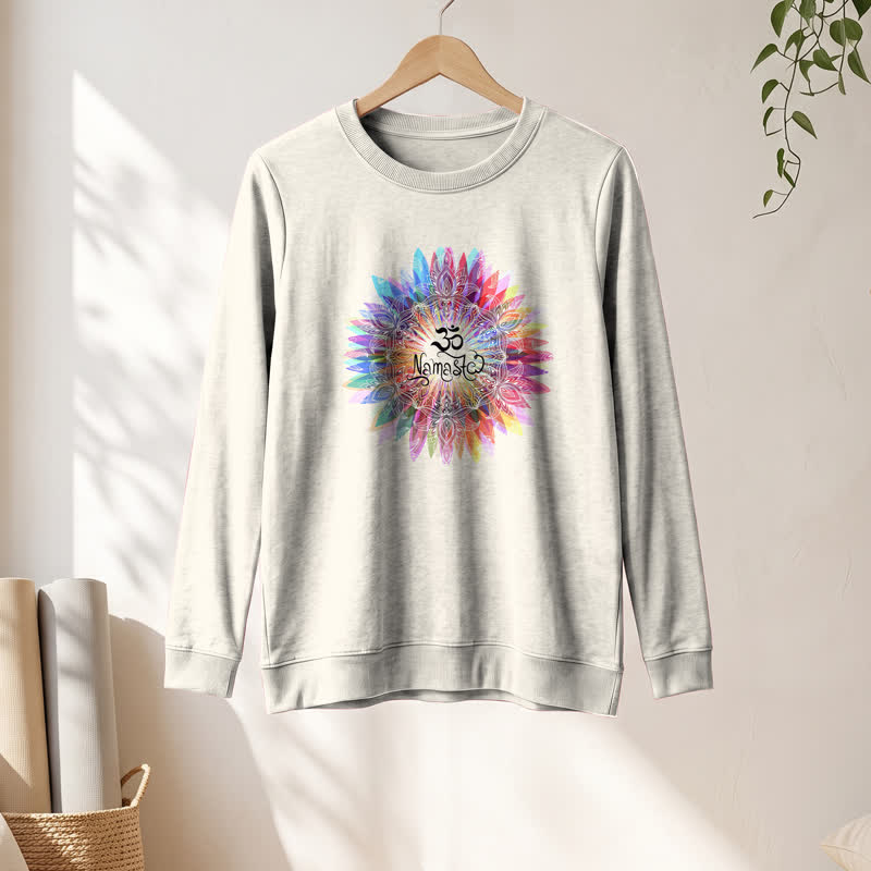 Camicia a maniche lunghe da donna Olivenorma in morbido cotone con stampa artistica Om Namaste Mandala arcobaleno. - image 10