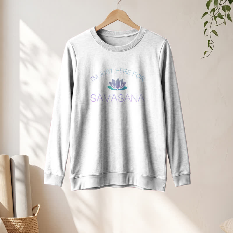 Camicia a maniche lunghe da donna Olivenorma in morbido cotone con stampa "I'm Just Here For Savasana" e loto. - image 4