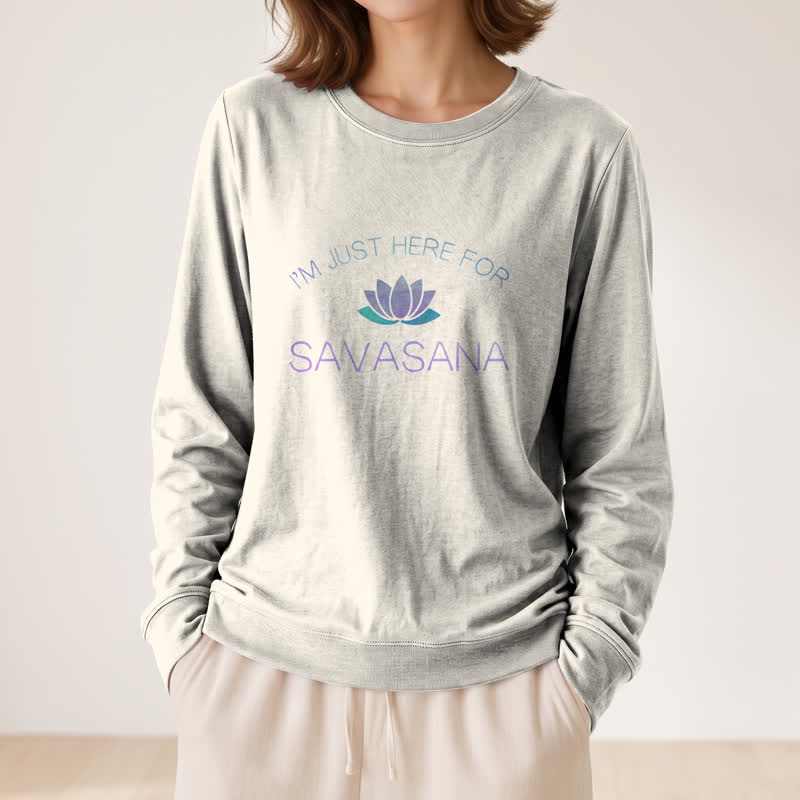 Camicia a maniche lunghe da donna Olivenorma in morbido cotone con stampa "I'm Just Here For Savasana" e loto. - image 14