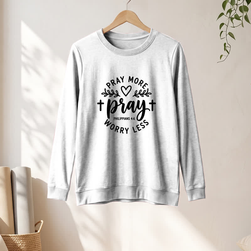 Camicia a maniche lunghe da donna Olivenorma in morbido cotone con stampa "Pray More Worry Less". - image 4