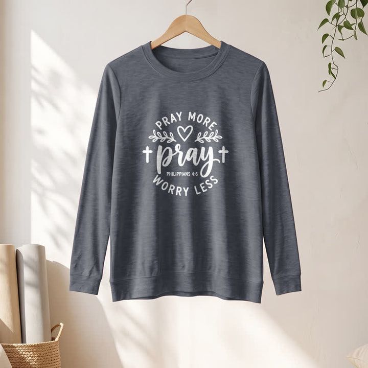 Camicia a maniche lunghe da donna Olivenorma in morbido cotone con stampa "Pray More Worry Less". - image 16