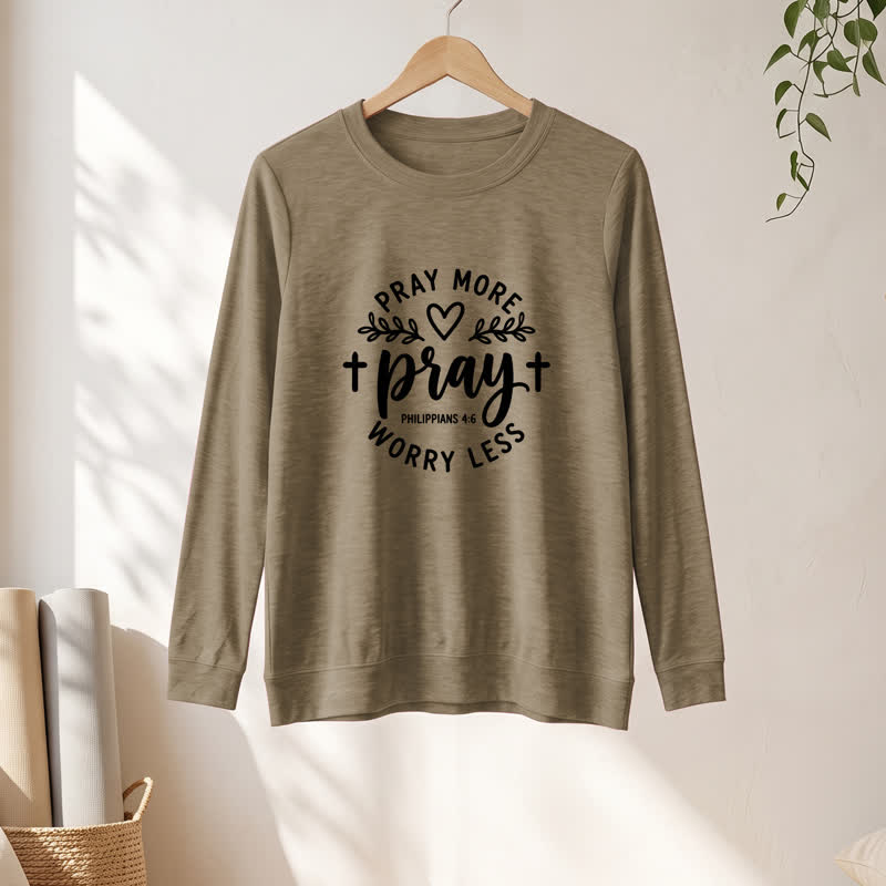 Camicia a maniche lunghe da donna Olivenorma in morbido cotone con stampa "Pray More Worry Less". - image 28