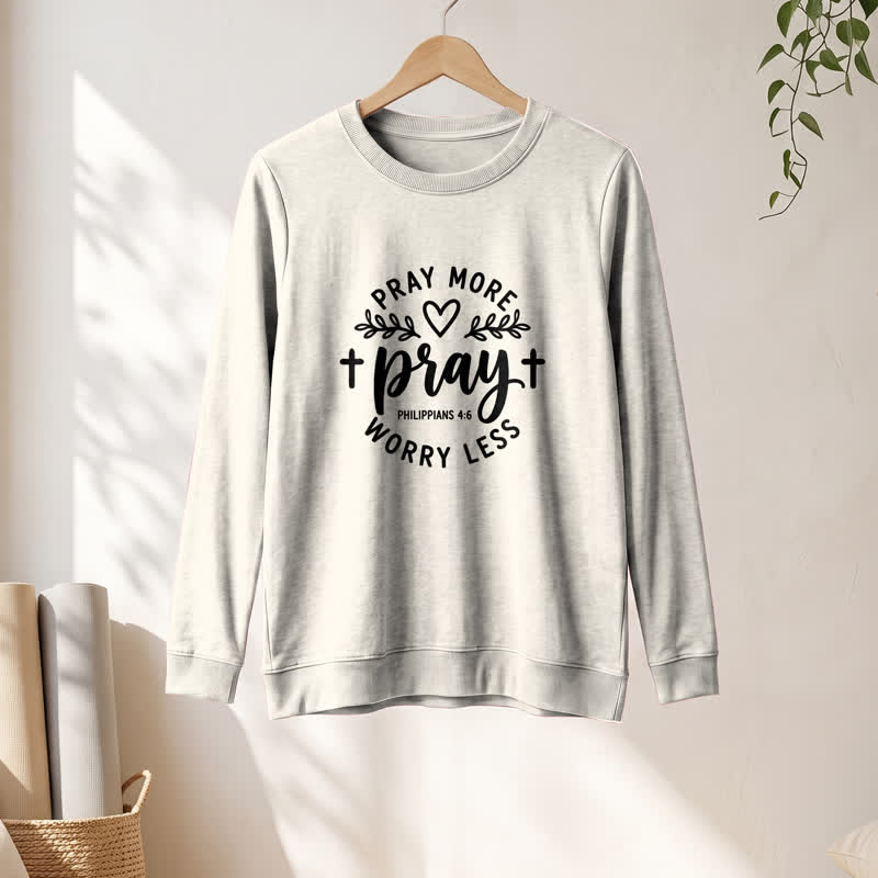 Camicia a maniche lunghe da donna Olivenorma in morbido cotone con stampa "Pray More Worry Less". - image 13