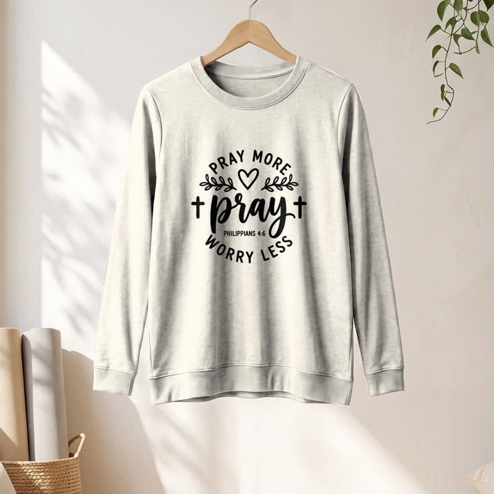 Camicia a maniche lunghe da donna Olivenorma in morbido cotone con stampa "Pray More Worry Less". - image 13
