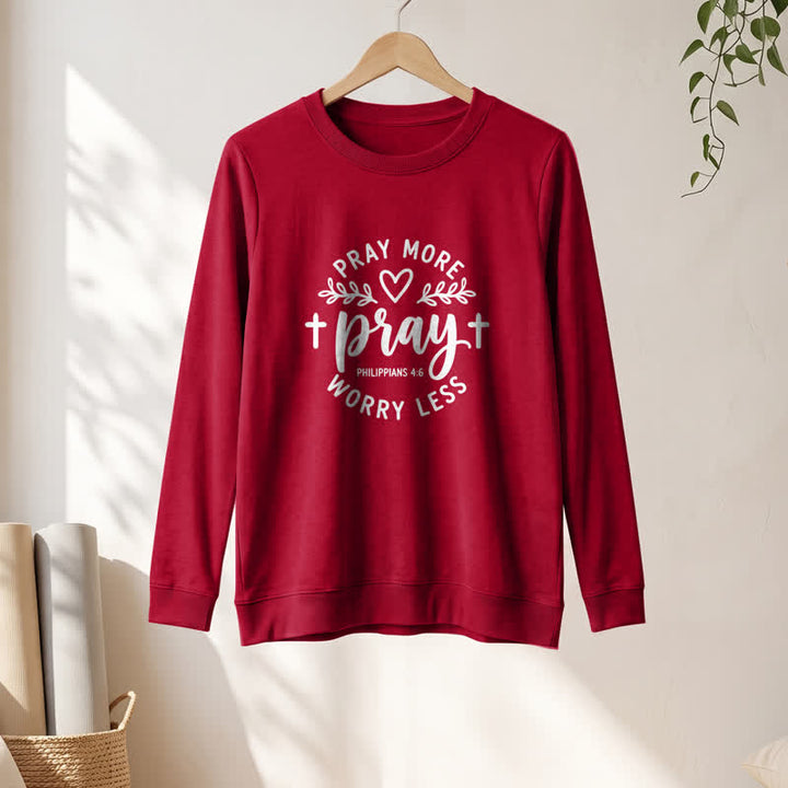 Camicia a maniche lunghe da donna Olivenorma in morbido cotone con stampa "Pray More Worry Less". - image 1