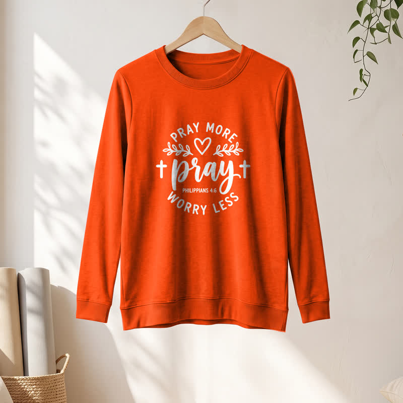 Camicia a maniche lunghe da donna Olivenorma in morbido cotone con stampa "Pray More Worry Less". - image 31