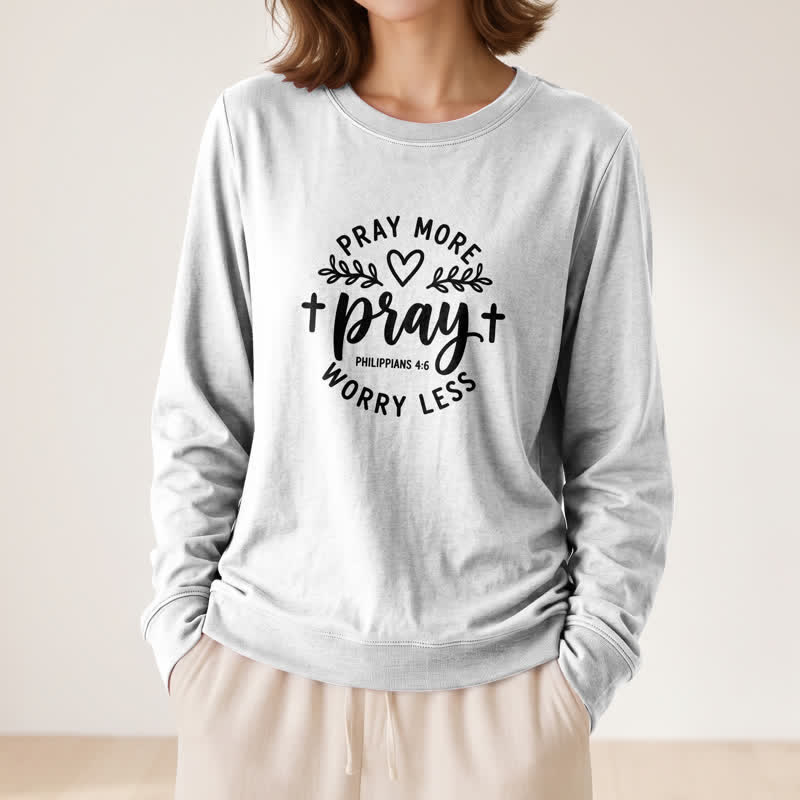 Camicia a maniche lunghe da donna Olivenorma in morbido cotone con stampa "Pray More Worry Less". - image 5