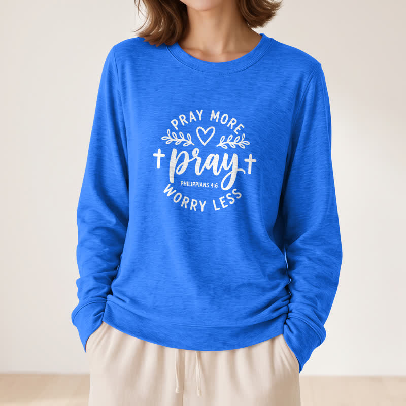 Camicia a maniche lunghe da donna Olivenorma in morbido cotone con stampa "Pray More Worry Less". - image 20