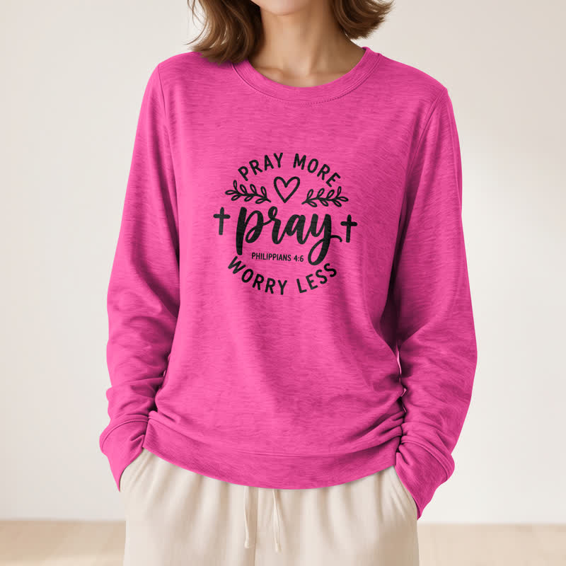 Camicia a maniche lunghe da donna Olivenorma in morbido cotone con stampa "Pray More Worry Less". - image 23