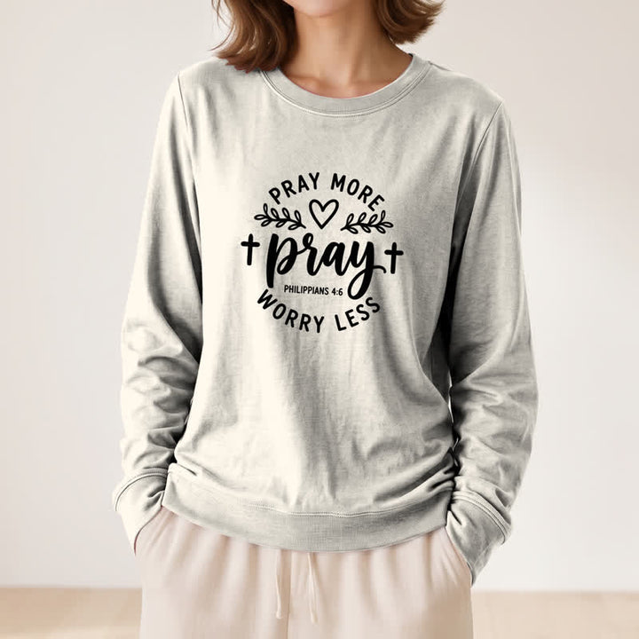 Camicia a maniche lunghe da donna Olivenorma in morbido cotone con stampa "Pray More Worry Less". - image 14