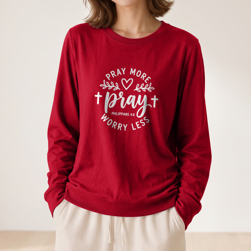 Camicia a maniche lunghe da donna Olivenorma in morbido cotone con stampa "Pray More Worry Less". - image 2