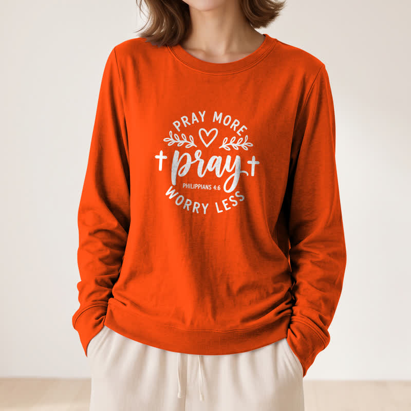 Camicia a maniche lunghe da donna Olivenorma in morbido cotone con stampa "Pray More Worry Less". - image 32