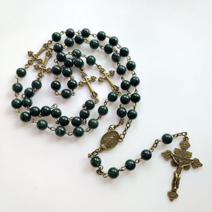 Collana con ciondolo a croce in rame e malachite Olivenorma 