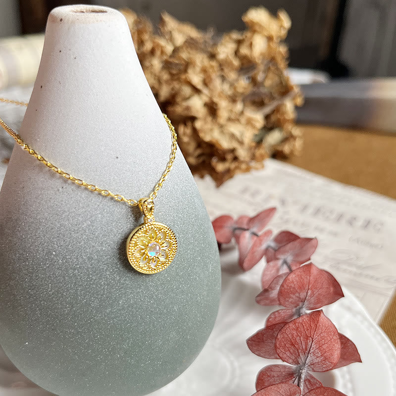 Collana con ciondolo rotondo a forma di fiore in pietra di luna Olivenorma