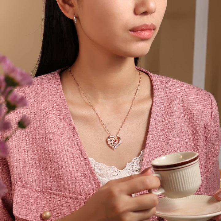 Collana personalizzata Olivenorma con cuore inciso e pietre portafortuna