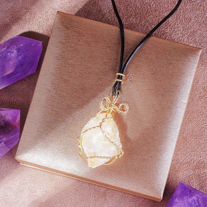 Collana con ciondolo fatto a mano in cristallo grezzo naturale Olivenorma 