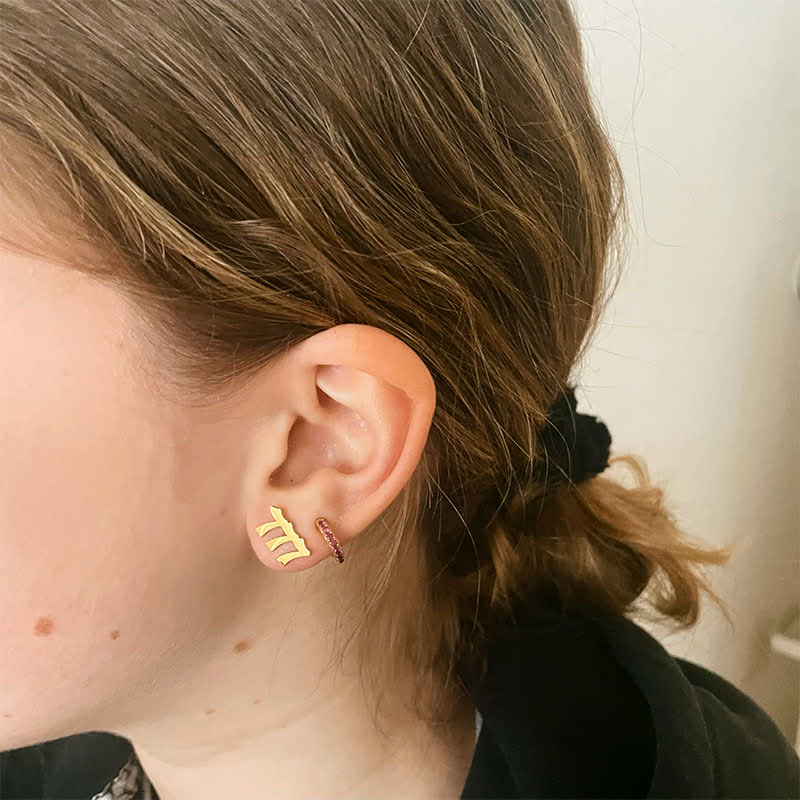 Orecchini minimalisti con numero angelico 