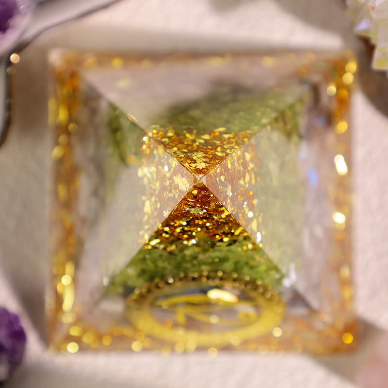 Olivenorma Prehnite Pietra di Luna Occhio di Horus Piramide di Orgone