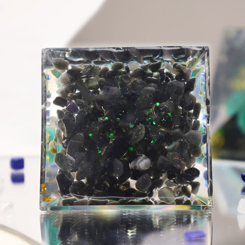 Sfera di malachite Olivenorma e piramide di orgone curativa in ossidiana
