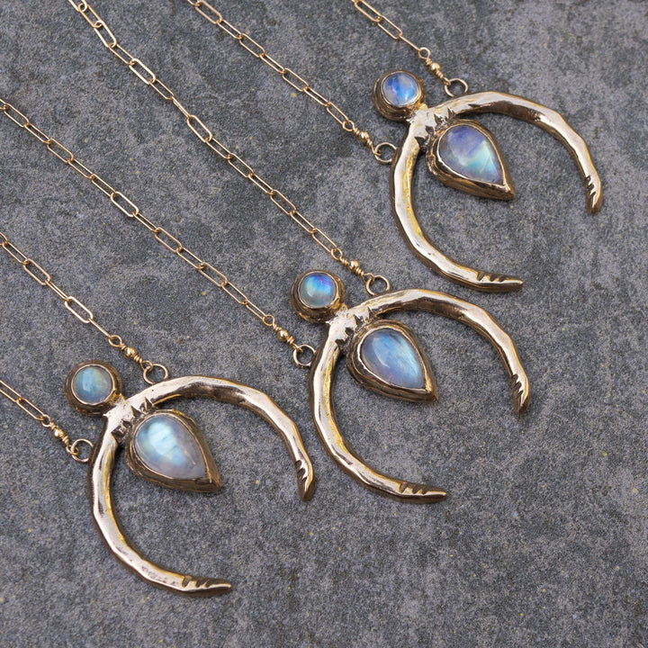 Collana Olivenorma con mezzaluna in oro e pietra di luna