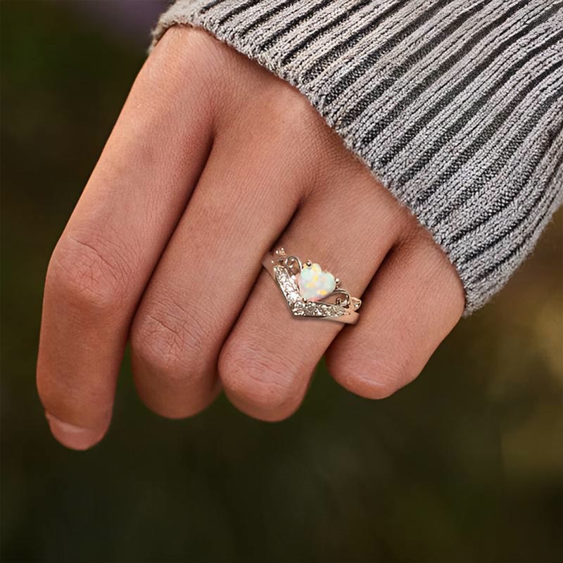 Anello Olivenorma "Peace of Mind" con corona di cuore in opale 