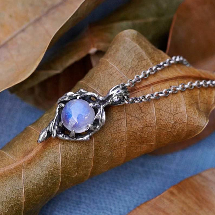 Collana con ciondolo a forma di goccia di fiamma in pietra di luna Olivenorma