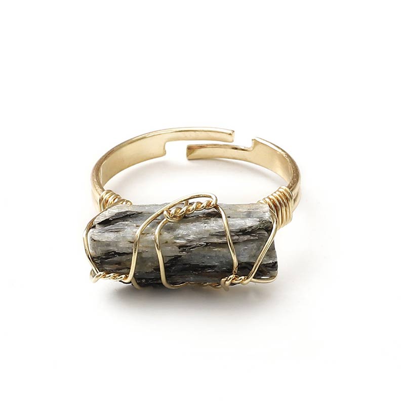 Anello irregolare in cristallo naturale