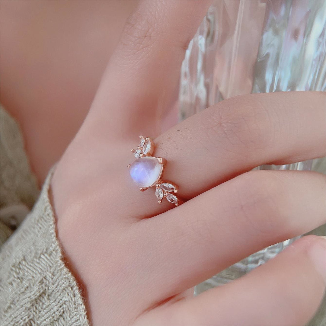 Anello in oro rosa a forma di goccia con zircone bianco e pietra di luna Olivenorma 